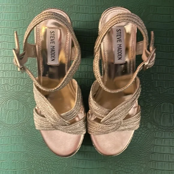 Steve Madden champagne gold “Carisma” platform sandal, size 7.5 - Picture 6 of 8